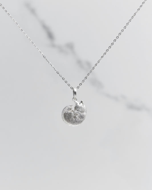 The kitten pendant